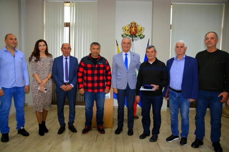 Специален плакет за Трендафил Стойчев - световен шампион по вдигане на тежести от 1974 г. 