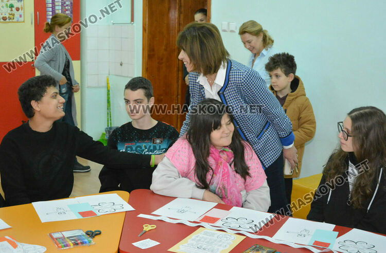 Деца със специални потребности гостуваха на ученици за Деня на толерентността