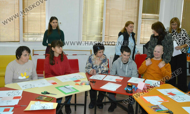 Деца със специални потребности гостуваха на ученици за Деня на толерентността