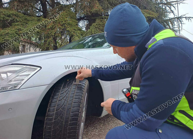 КАТ-Хасково с масирани проверки за гуми за зимни условия