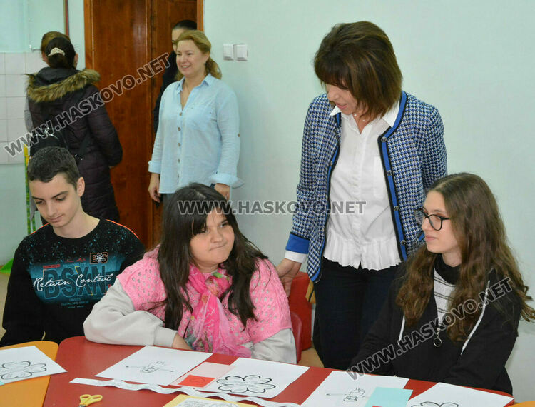 Деца със специални потребности гостуваха на ученици за Деня на толерентността