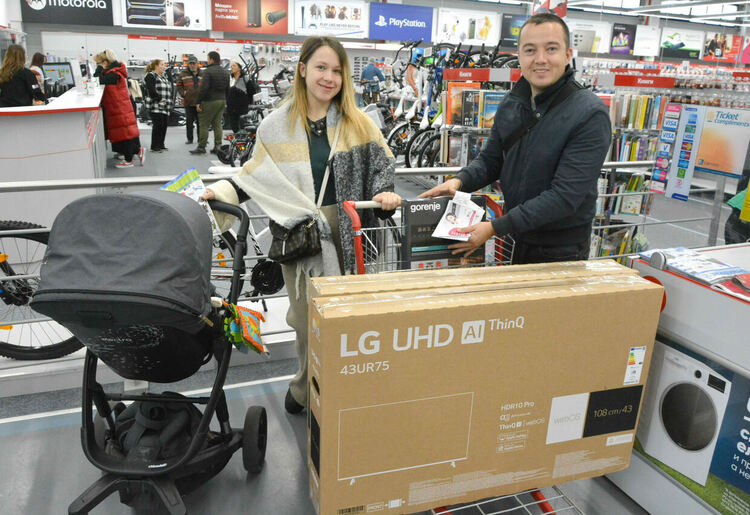 Черният петък в Хасково вече започна в някои от големите магазини 