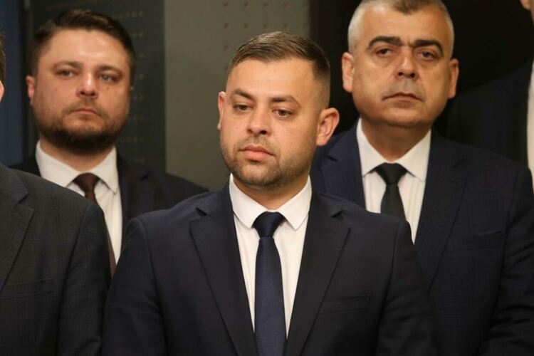  Шестима души са изключени от „ДПС-Ново начало“ в Хасково