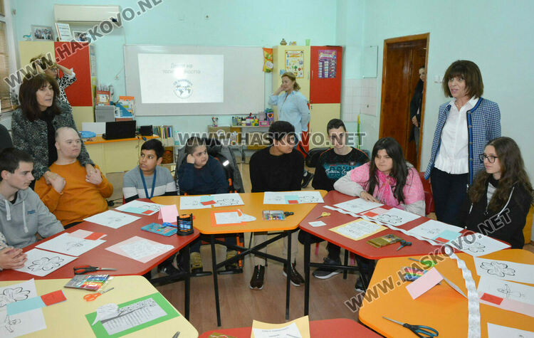 Деца със специални потребности гостуваха на ученици за Деня на толерентността