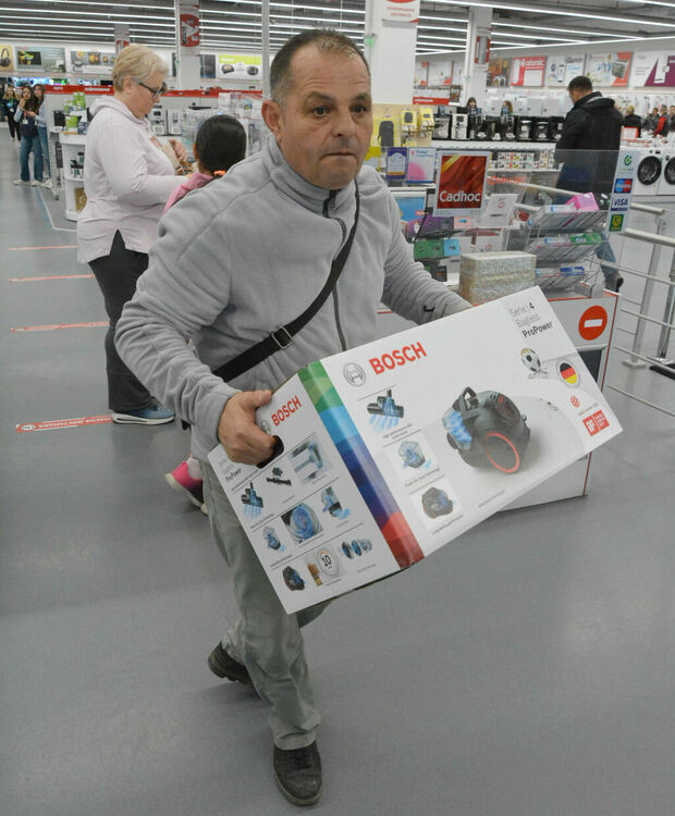 Черният петък в Хасково вече започна в някои от големите магазини 