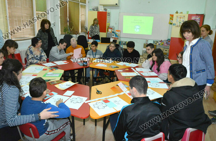 Деца със специални потребности гостуваха на ученици за Деня на толерентността