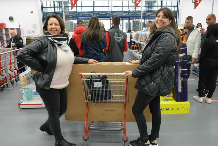 Черният петък в Хасково вече започна в някои от големите магазини 