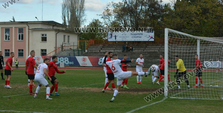 „Саяна“ би последния в класирането