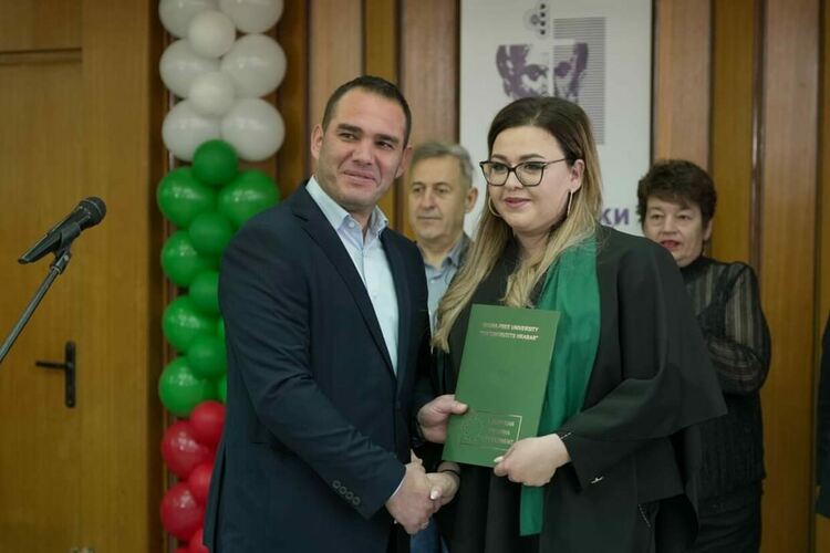 Връчиха дипломите на випуск 2024 на Варненския свободен университет „Черноризец Храбър" – Филиал Смолян
