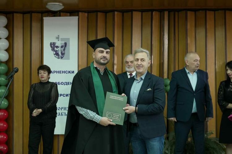 Връчиха дипломите на випуск 2024 на Варненския свободен университет „Черноризец Храбър" – Филиал Смолян