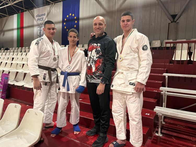 Родопчани с пълен комплект медали от националната купа по джу-джицу в Русе