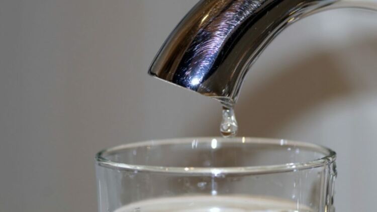 Екипи на ВиК Хасково работят по отстраняване на авария на напорен водопровод от ПС „ Източна зона“