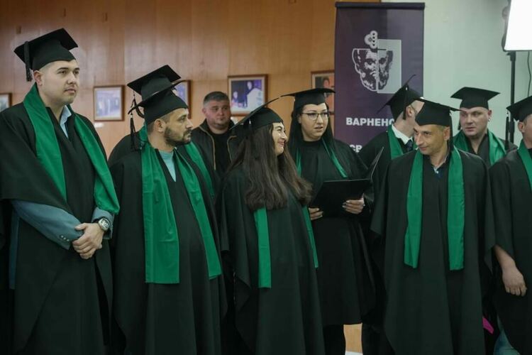 Връчиха дипломите на випуск 2024 на Варненския свободен университет „Черноризец Храбър" – Филиал Смолян