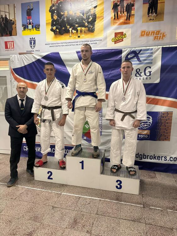 Родопчани с пълен комплект медали от националната купа по джу-джицу в Русе