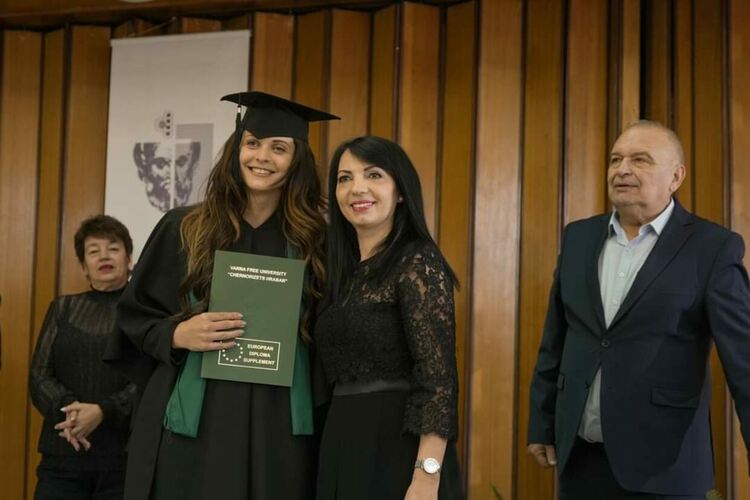 Връчиха дипломите на випуск 2024 на Варненския свободен университет „Черноризец Храбър" – Филиал Смолян