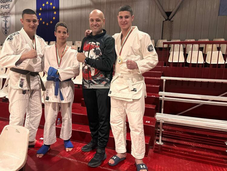Родопчани с пълен комплект медали от националната купа по джу-джицу в Русе