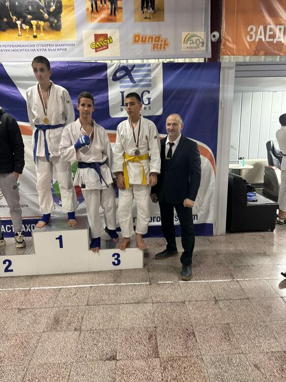 Родопчани с пълен комплект медали от националната купа по джу-джицу в Русе