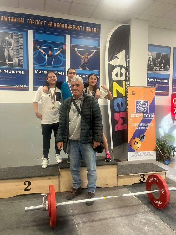 Три златни медала спечелиха щангистите на СК"Наим Сюлейманоглу" в Пловдив