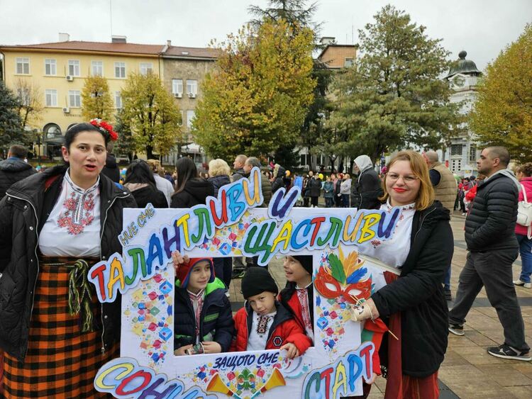 С хоро първомайци поставиха финал на Деня на талантливите и щастливите