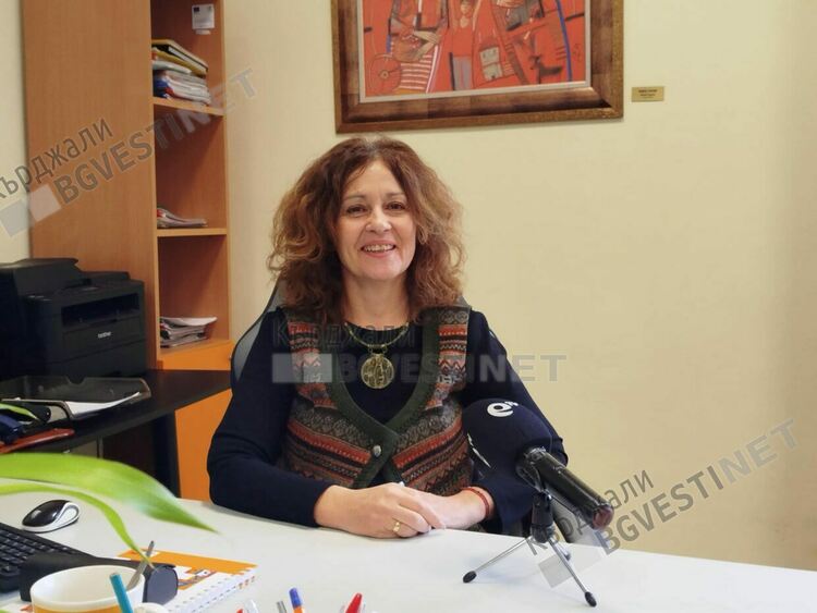Теодора Богданова - директор СУ"Отец Паисий" Кърджали