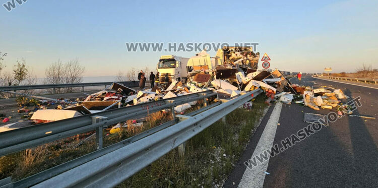 Водач пострада при катастрофа между два тира и затвори магистрала „Марица“