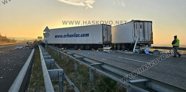 Водач пострада при катастрофа между два тира и затвори магистрала „Марица“