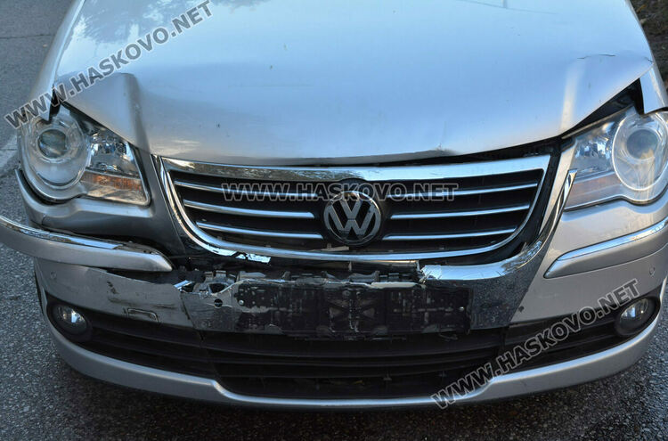 Катастрофа между три коли затрудни движението по бул. „Васил Левски“ в Хасково