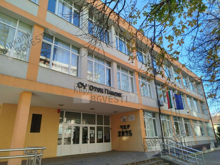 СУ“Отец Паисий“ въведе забрана за използване на мобилни телефони в прогимназиален етап