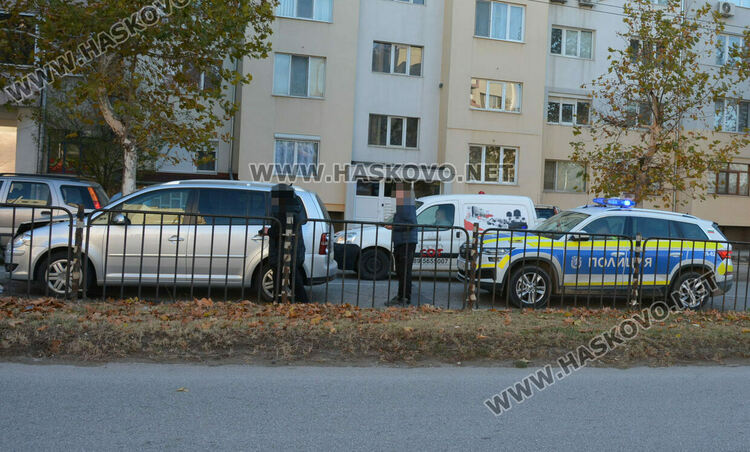 Катастрофа между три коли затрудни движението по бул. „Васил Левски“ в Хасково