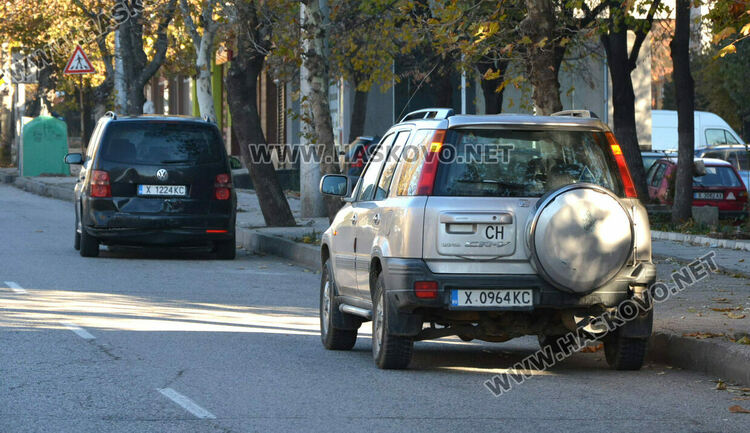 Катастрофа между три коли затрудни движението по бул. „Васил Левски“ в Хасково