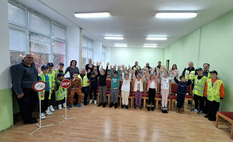 Полицаи от РУ-Джебел обучиха ученици по пътна безопасност