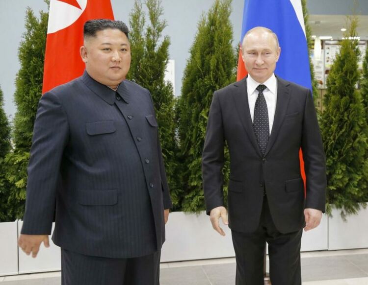 Владимир Путин е подарил на Северна Корея лъв, мечки и патици