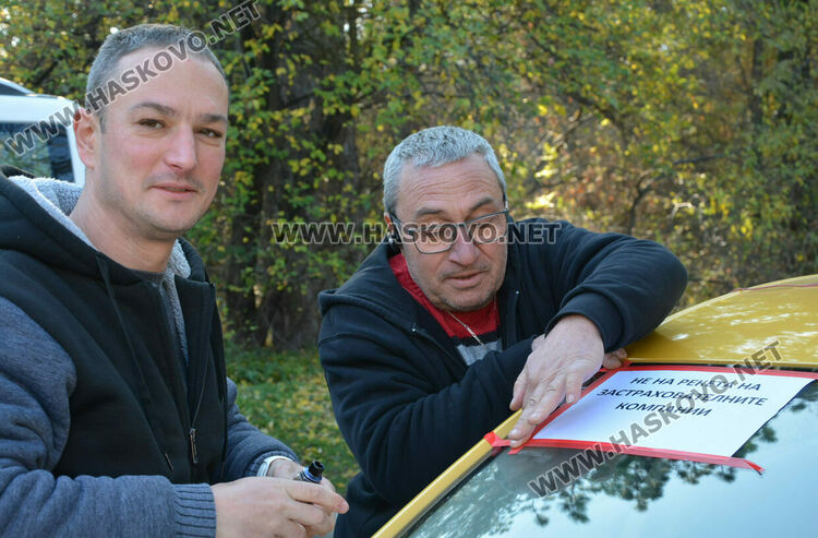 Над 150 таксита се включиха в протеста срещу по-скъпите застраховки в Хасково