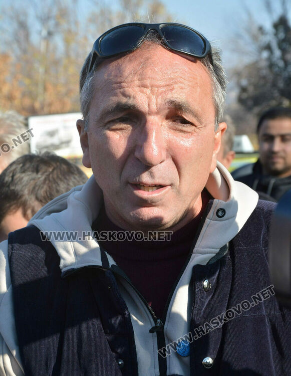 Над 150 таксита се включиха в протеста срещу по-скъпите застраховки в Хасково