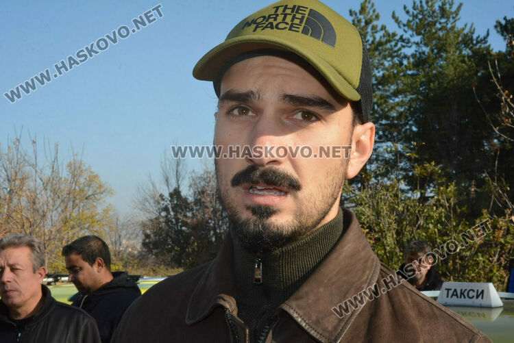 Над 150 таксита се включиха в протеста срещу по-скъпите застраховки в Хасково