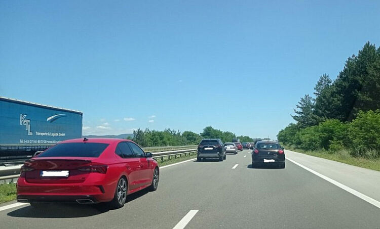 По-ниска скорост по магистрали и в населени места. Какво предвиждат предложените промени в ЗДП?