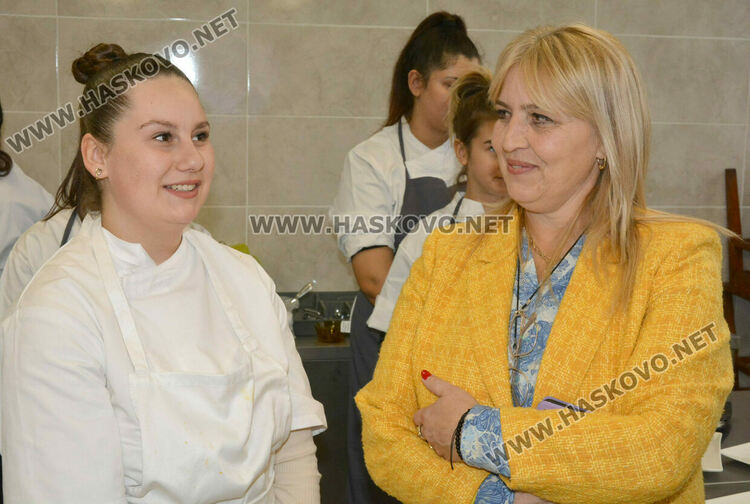 Ученици презентираха ястия от тиква за Деня на християнското семейство