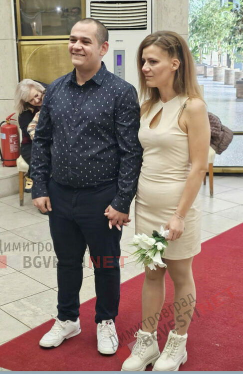 Навръх Деня на християнското семейство кметът венча 2 двойки в граждански брак