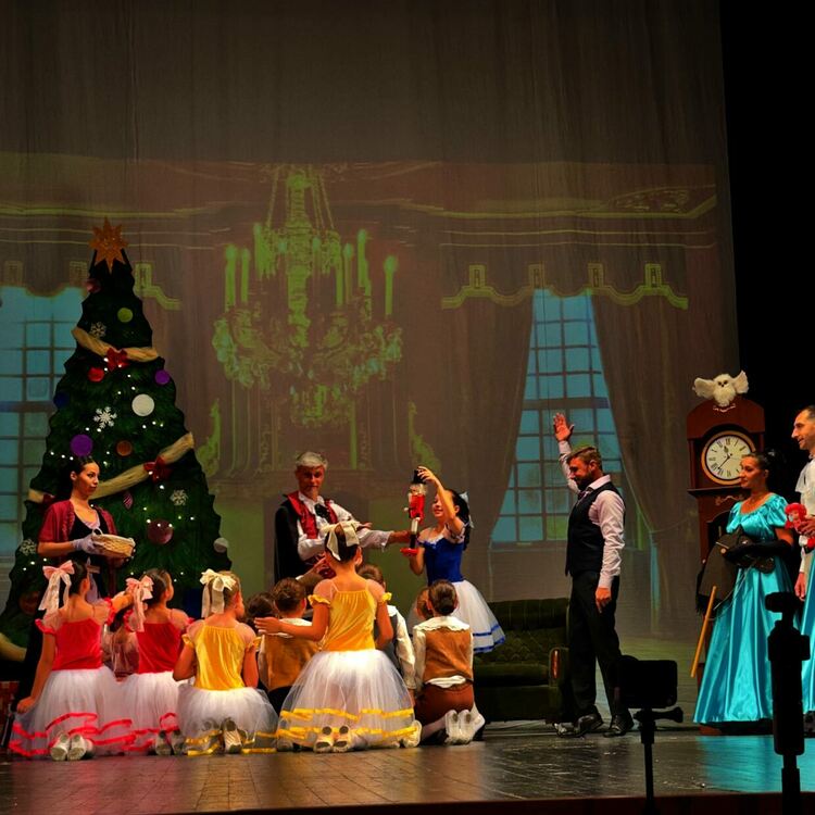 Децата от Балетна школа „Алегро“ подаряват на Хасково спектакъла „Лешникотрошачката“ 