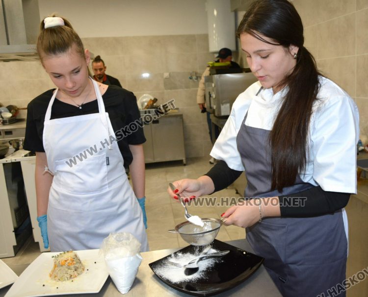 Ученици презентираха ястия от тиква за Деня на християнското семейство