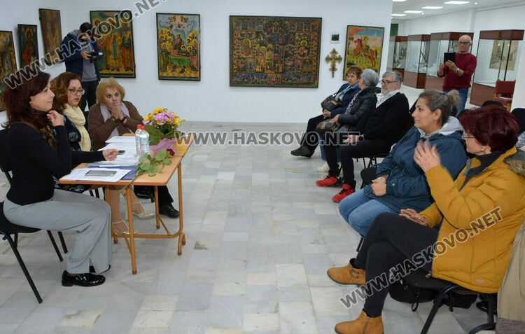 Ваня Велева откри осма самостоятелна изложба в Хасково