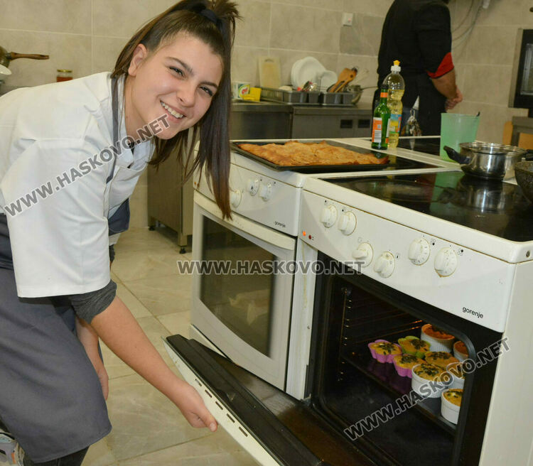 Ученици презентираха ястия от тиква за Деня на християнското семейство