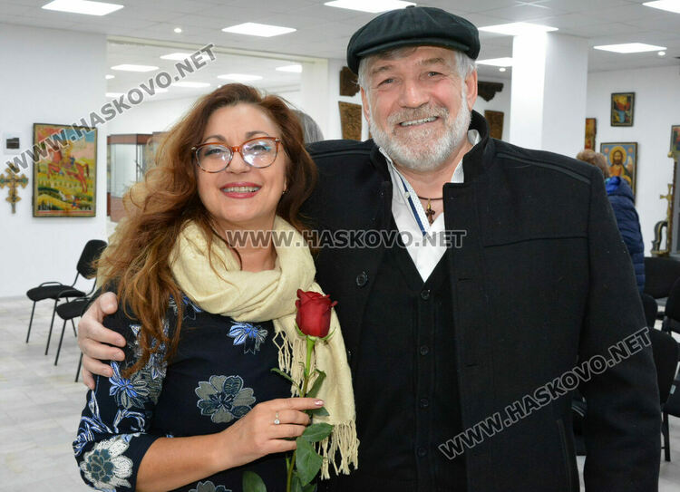 Ваня Велева откри осма самостоятелна изложба в Хасково