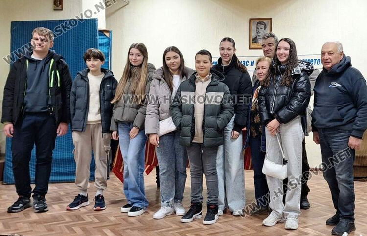 Възрастни хасковлии получиха помощи за Деня на християнското семейство