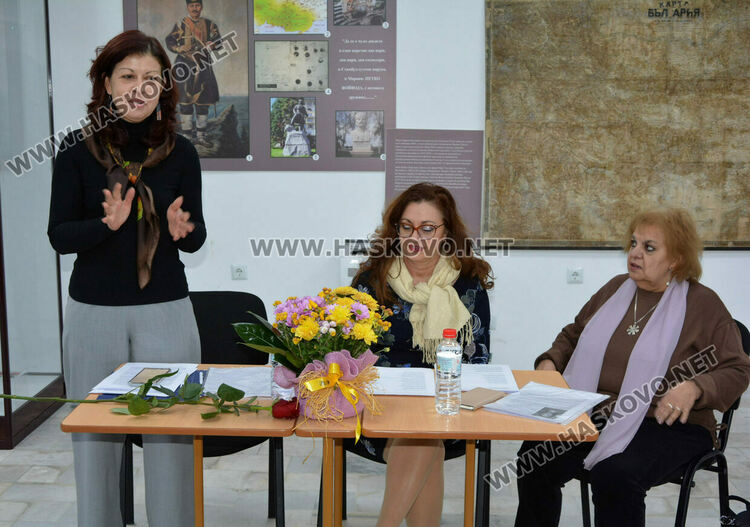 Ваня Велева откри осма самостоятелна изложба в Хасково