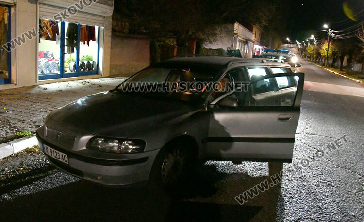 Пешеходец е с опасност за живота след удар от кола