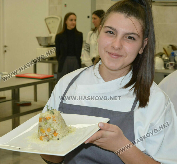 Ученици презентираха ястия от тиква за Деня на християнското семейство