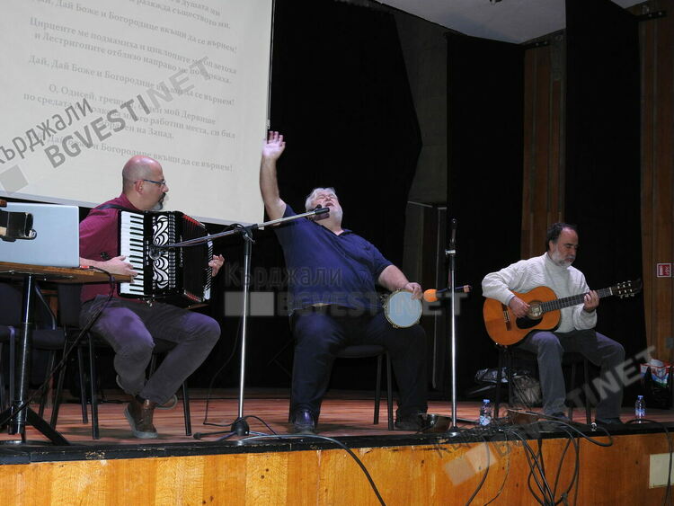 Гръцки музиканти се представиха с витални изпълнения и артистизъм в Кърджали