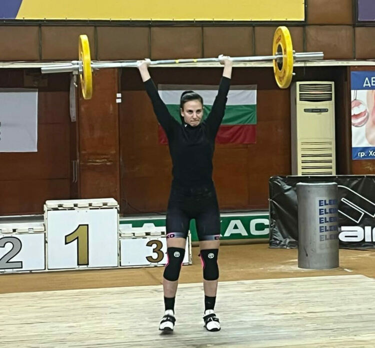 Никол Лозева