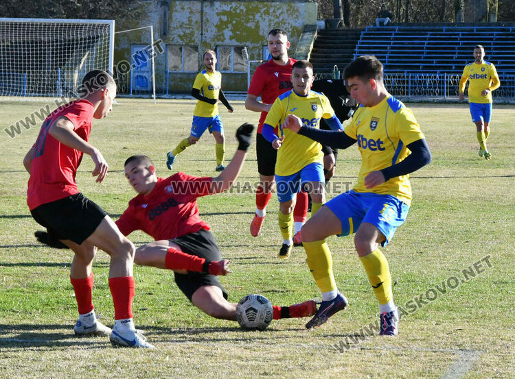 „Димитровград“ срази „Карнобат“ с 5:0, Алексиев с хеттрик